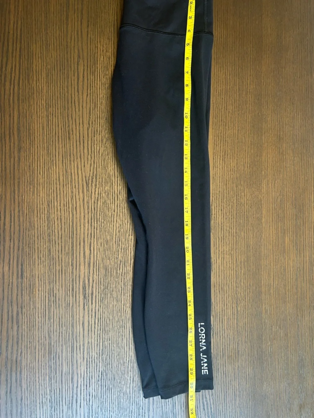 Lorna Jane Women’s Black Active Leggings Capris - Picture 6 of 6